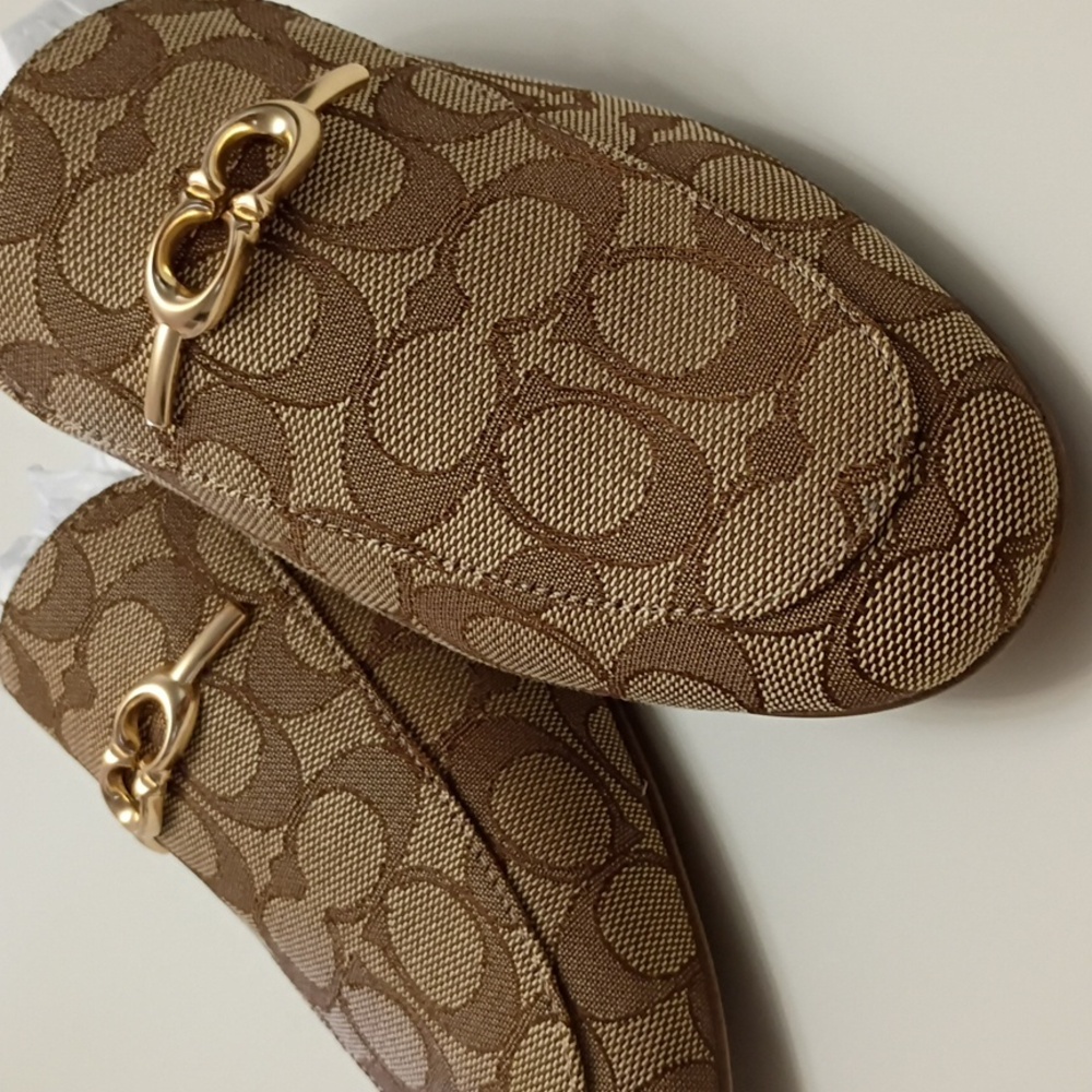 Coach Signature Flats 8.5 Women's Shoes Slides Slip Ons Gold Logo Office Career - Picture 2 of 7